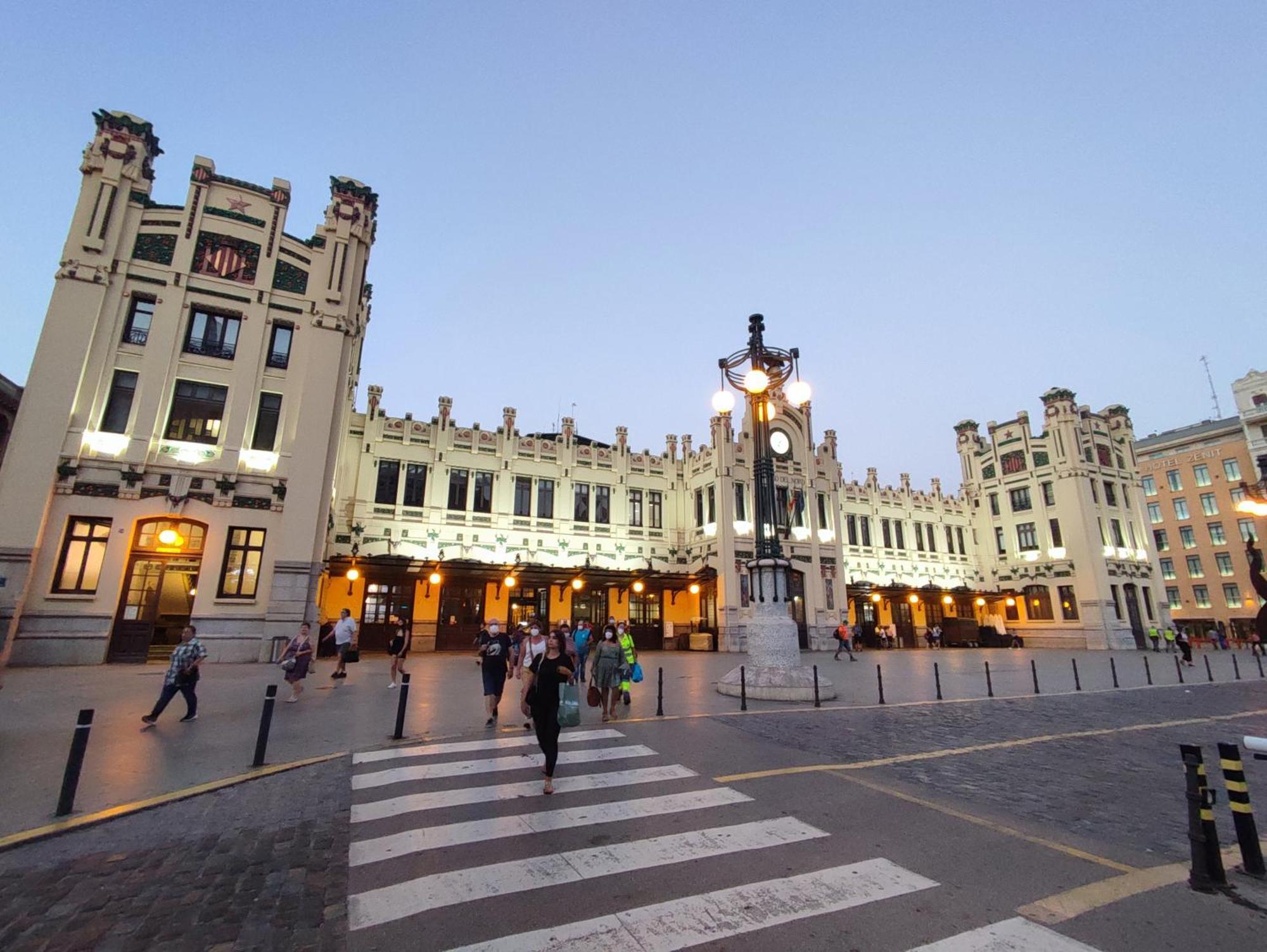 Central Rooms Valencia Downtown - Bruno Apartments Coliving Ngoại thất bức ảnh